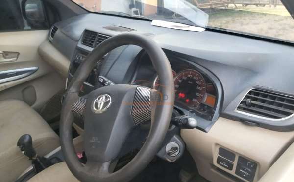 TOYOTA AVANZA
