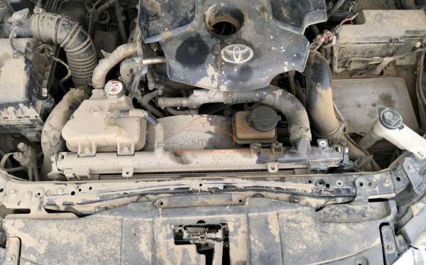 TOYOTA HILUX 2.4G DC 4X4
