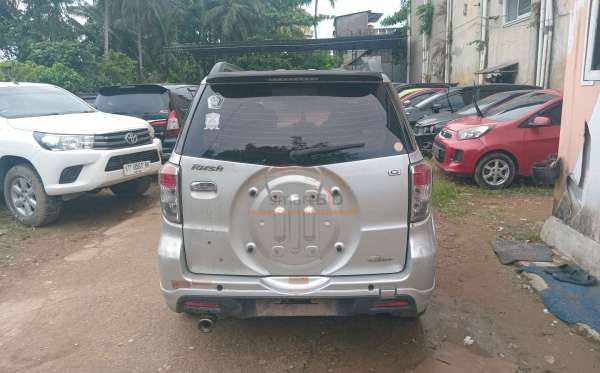 TOYOTA RUSH 1.5 G A/T