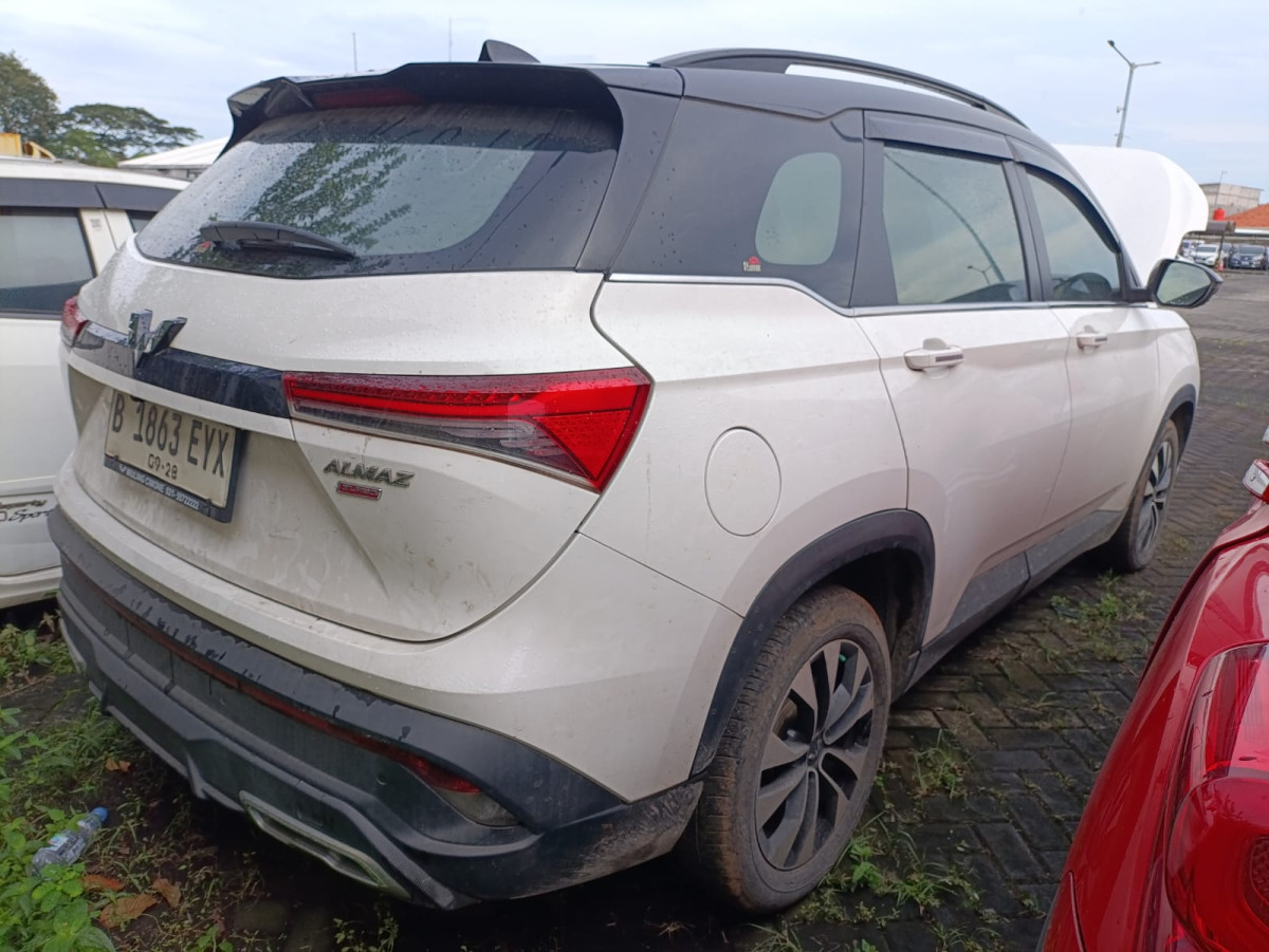 WULING  ALMAZ Almaz 1.5LT LUX + SC CVT (4X2) A/T