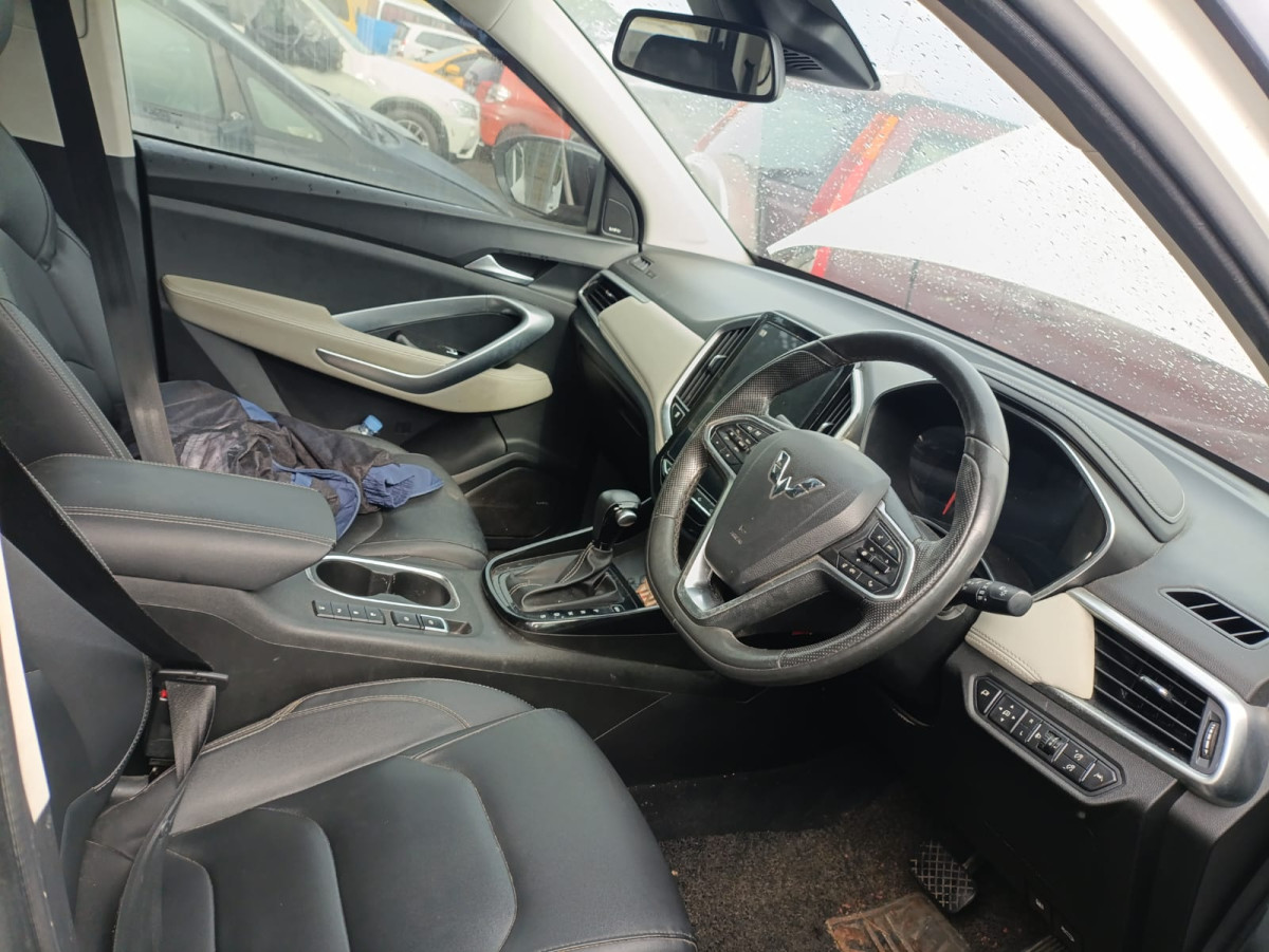 WULING  ALMAZ Almaz 1.5LT LUX + SC CVT (4X2) A/T