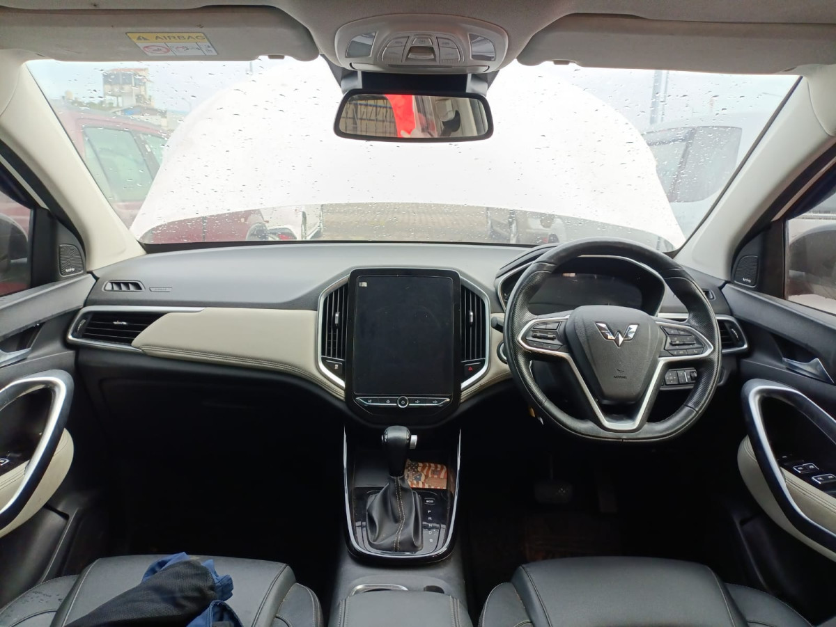 WULING  ALMAZ Almaz 1.5LT LUX + SC CVT (4X2) A/T