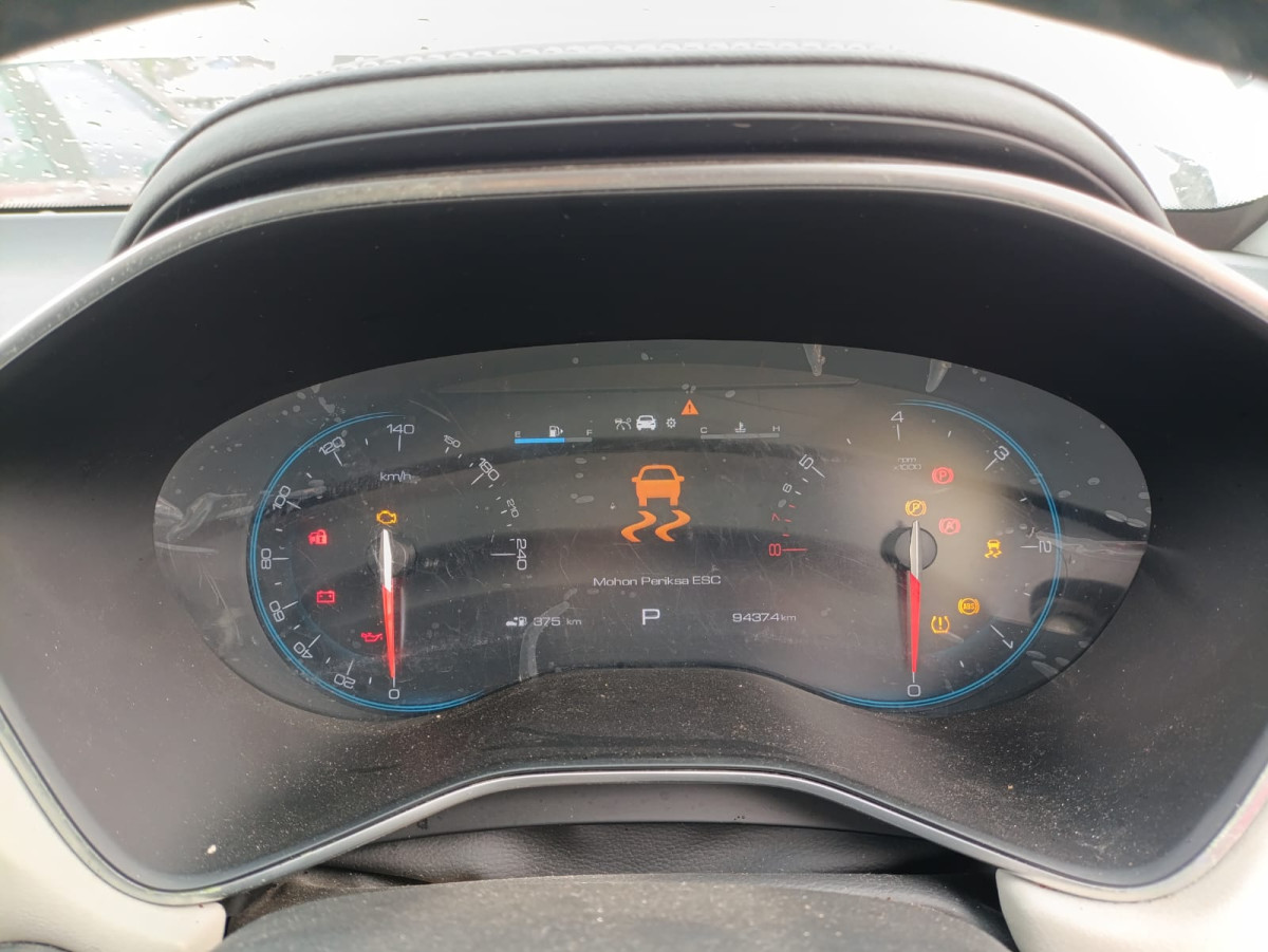 WULING  ALMAZ Almaz 1.5LT LUX + SC CVT (4X2) A/T