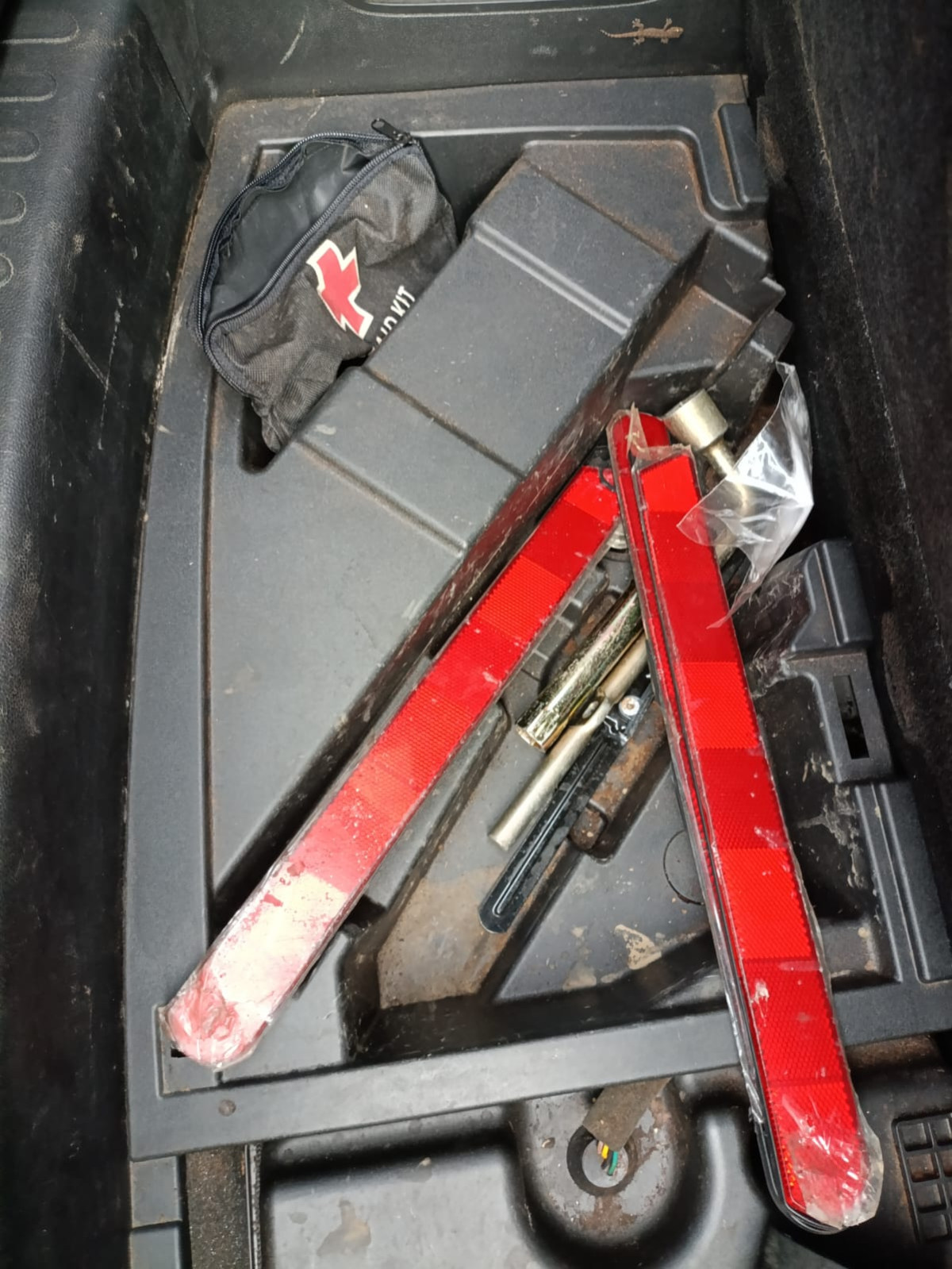 WULING  ALMAZ Almaz 1.5LT LUX + SC CVT (4X2) A/T