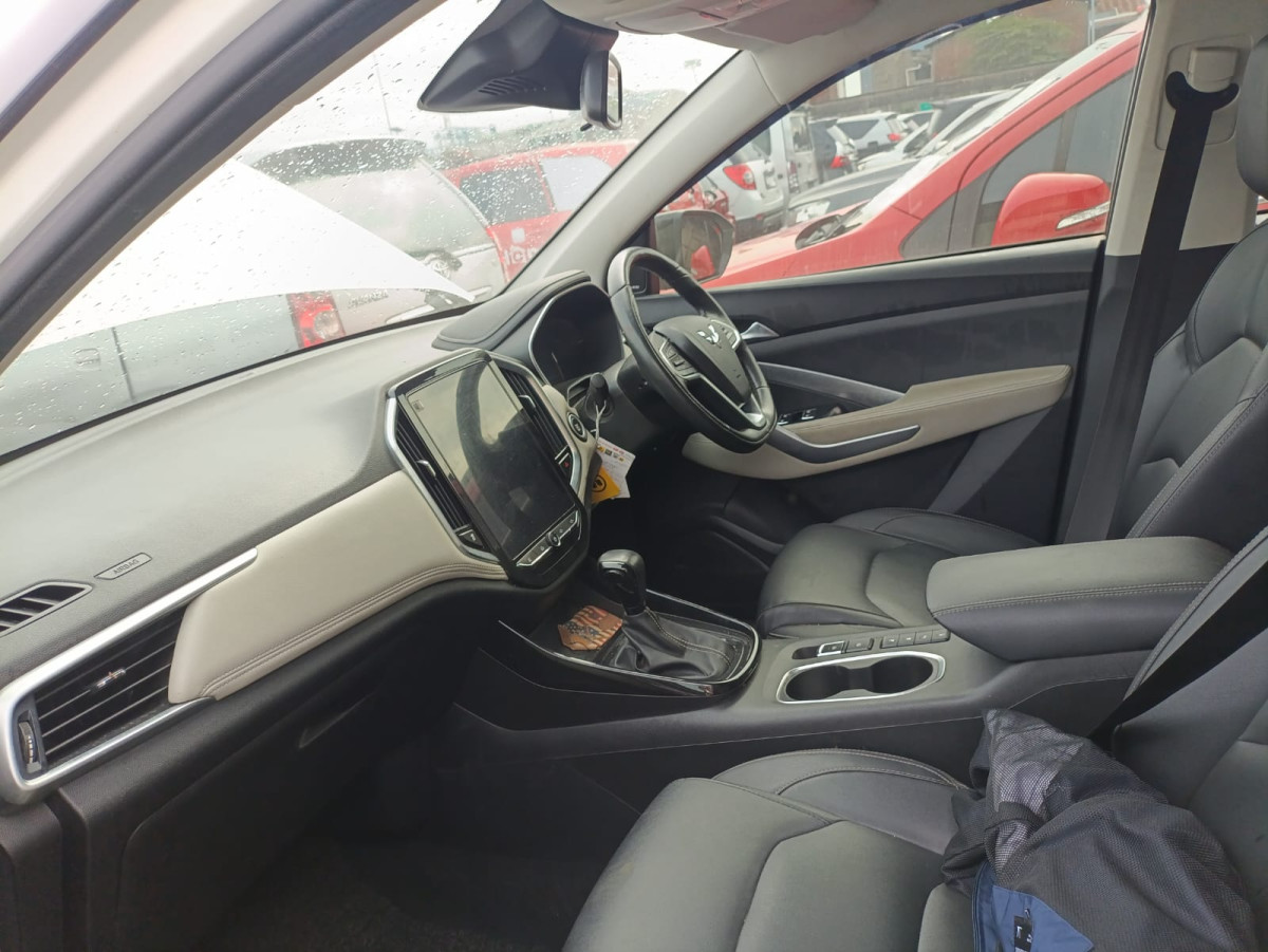 WULING  ALMAZ Almaz 1.5LT LUX + SC CVT (4X2) A/T