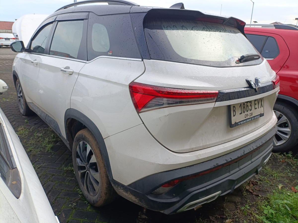 WULING  ALMAZ Almaz 1.5LT LUX + SC CVT (4X2) A/T