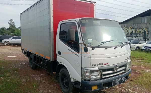 HINO 302R