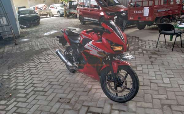 HONDA CBR 150 R