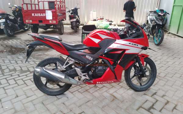 HONDA CBR 150 R