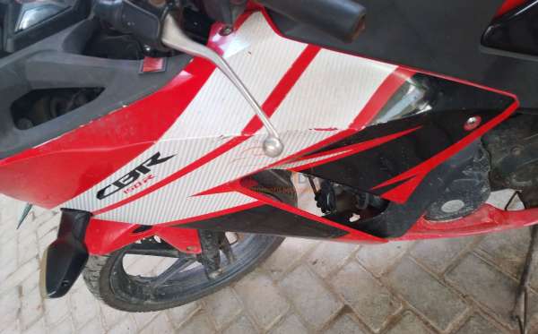 HONDA CBR 150 R