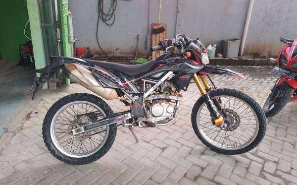 KAWASAKI KLX 150