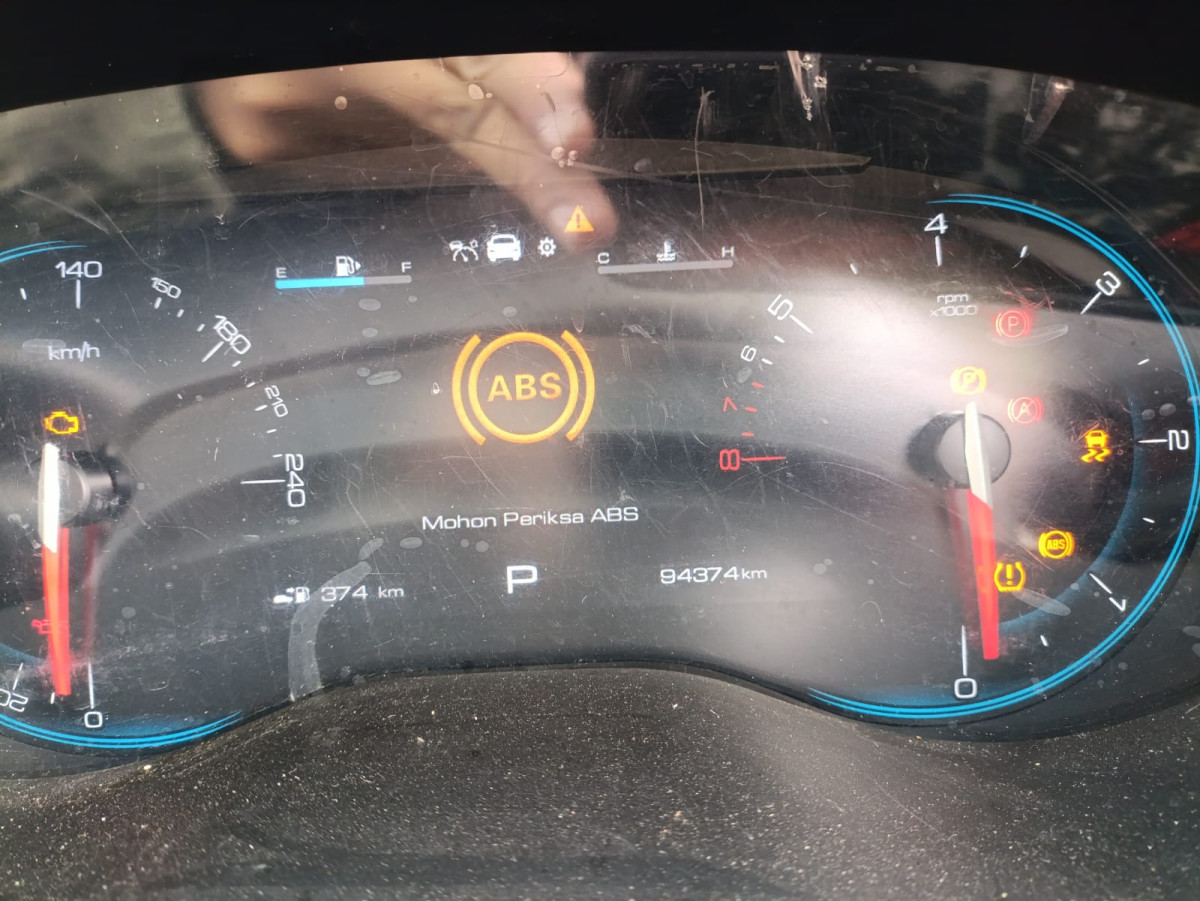 WULING  ALMAZ Almaz 1.5LT LUX + SC CVT (4X2) A/T