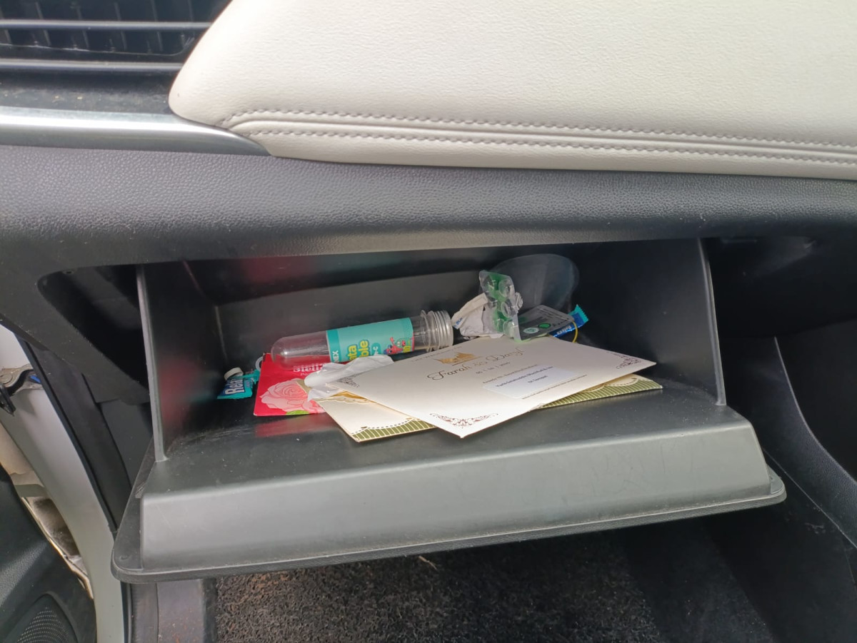 WULING  ALMAZ Almaz 1.5LT LUX + SC CVT (4X2) A/T