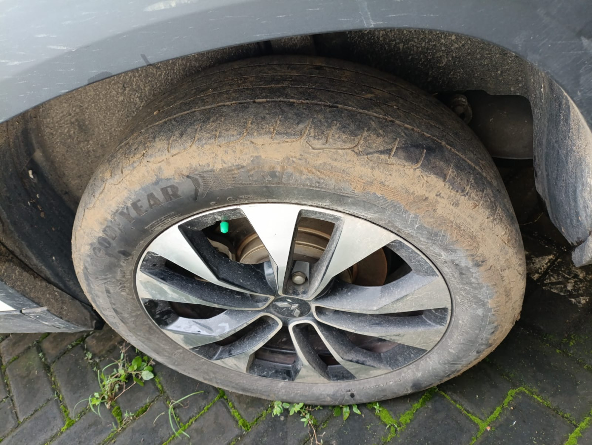 WULING  ALMAZ Almaz 1.5LT LUX + SC CVT (4X2) A/T