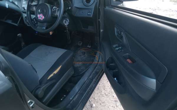 DAIHATSU  AYLA  1.0 X