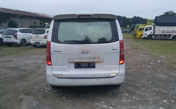 HYUNDAI H-1 2.4 AT