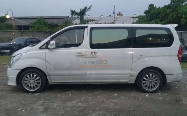 HYUNDAI H-1 2.4 AT