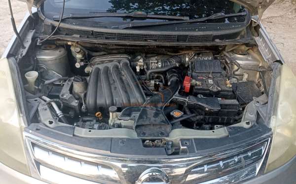 NISSAN GRAND LIVINA