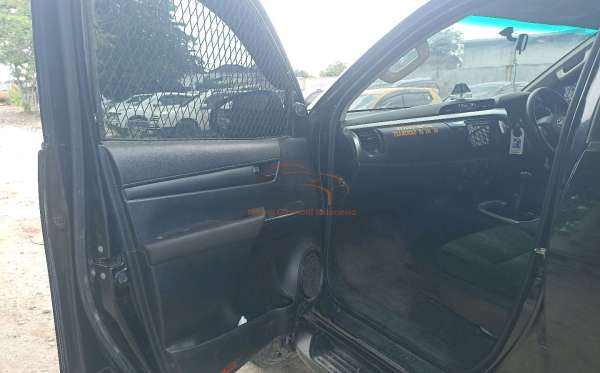 TOYOTA  HILUX  2.4G DC 4X4