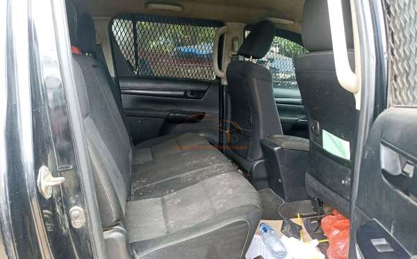 TOYOTA  HILUX  2.4G DC 4X4