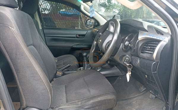 TOYOTA  HILUX  2.4G DC 4X4