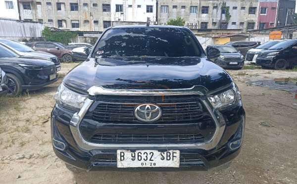 TOYOTA  HILUX  2.4G DC 4X4
