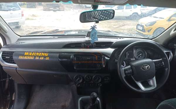 TOYOTA  HILUX  2.4G DC 4X4