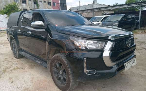 TOYOTA  HILUX  2.4G DC 4X4