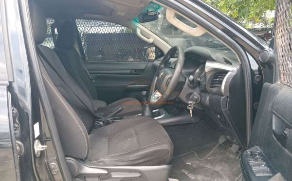 TOYOTA  HILUX  2.4G DC 4X4