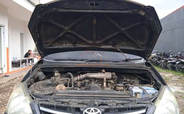TOYOTA INNOVA G DIESEL