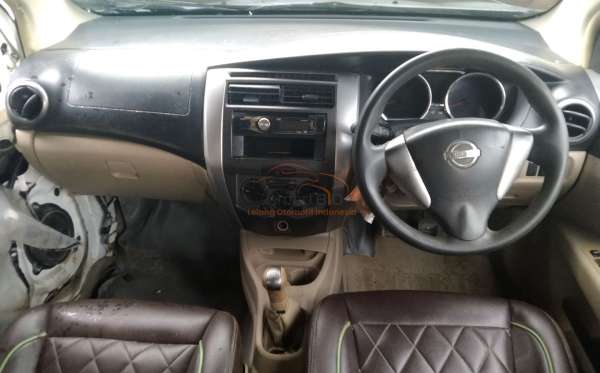 NISSAN GRAND LIVINA SV 1.5