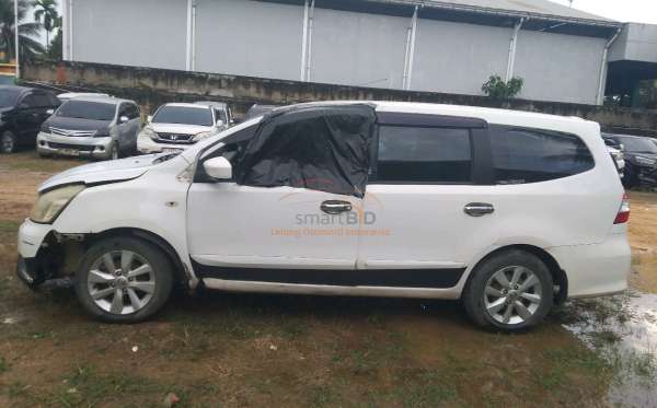 NISSAN GRAND LIVINA SV 1.5