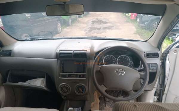TOYOTA AVANZA