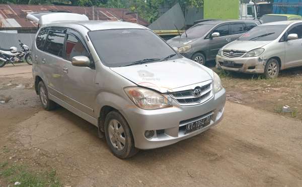 TOYOTA AVANZA