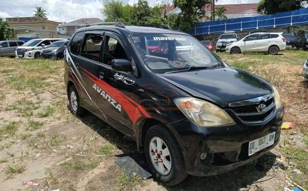 TOYOTA AVANZA