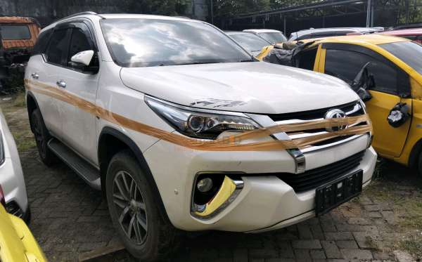 TOYOTA FORTUNER 2.7 SRZ