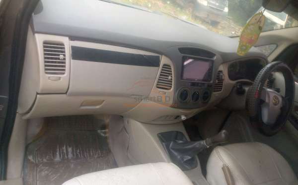 TOYOTA INNOVA G