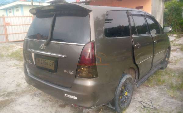 TOYOTA INNOVA G