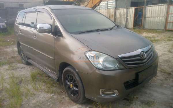 TOYOTA INNOVA G