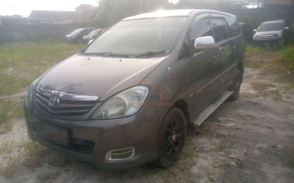 TOYOTA INNOVA G
