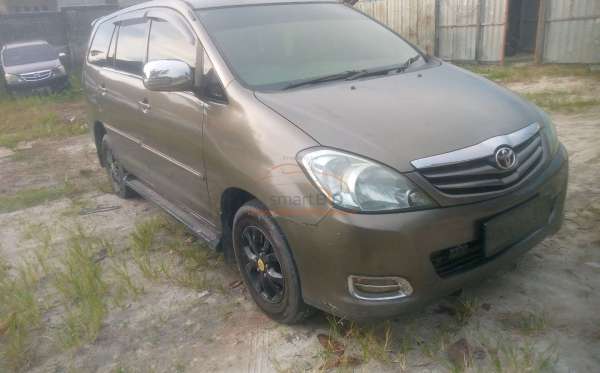 TOYOTA INNOVA G