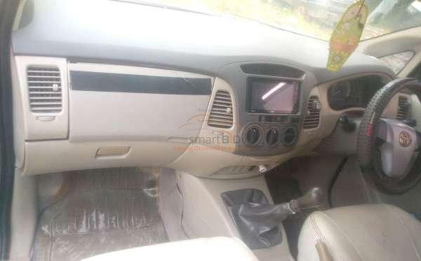 TOYOTA INNOVA G