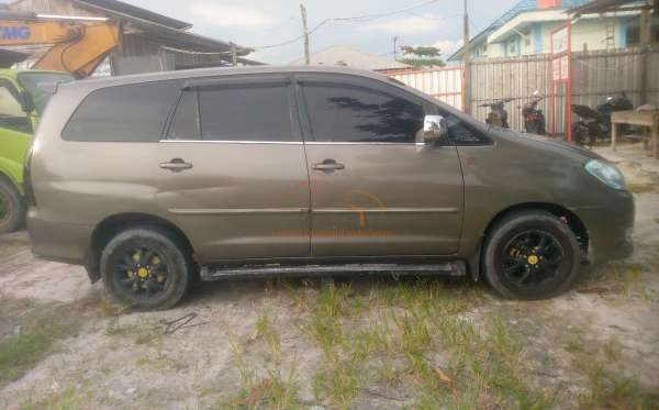 TOYOTA INNOVA G