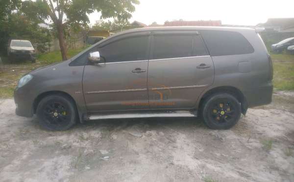 TOYOTA INNOVA G