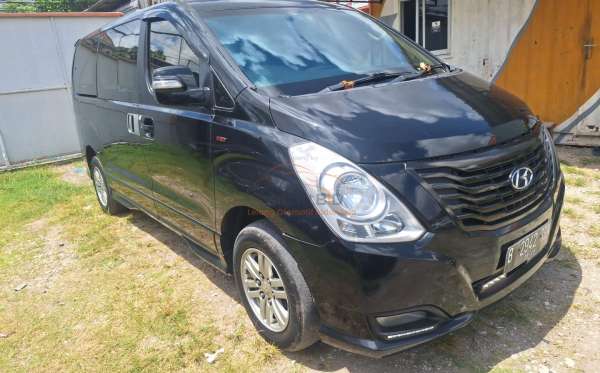 HYUNDAI H-1 2.5 AT