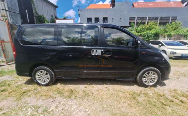 HYUNDAI H-1 2.5 AT