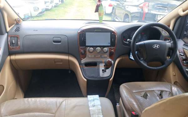 HYUNDAI H-1 2.5 AT