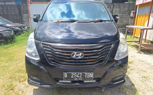 HYUNDAI H-1 2.5 AT