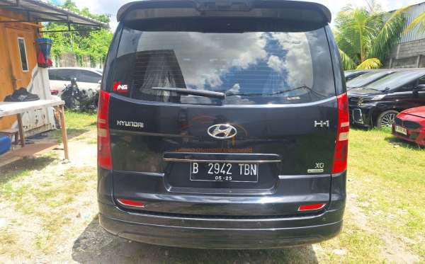 HYUNDAI H-1 2.5 AT