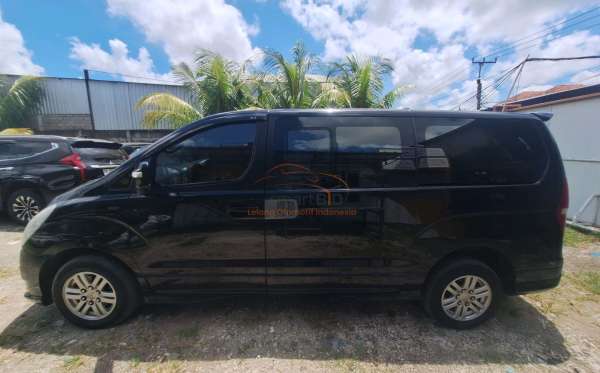 HYUNDAI H-1 2.5 AT
